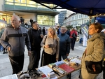 Naše uživatelka Danka s manželem čekají u stánku SONS na start běhu. Naše uživatelka Danka s manželem čekají u stánku SONS na start běhu.