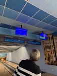 Členka SONS při hře bowlingu Členka SONS při hře bowlingu