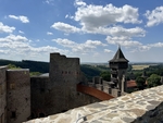 Pohled na část hradu z jedné z vyhlídek