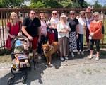 Skupina členů SONS před vstupem do ZOOparku Skupina členů SONS před vstupem do ZOOparku