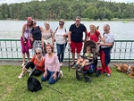 Skupina členů SONS pózuje u Máchova jezera Skupina členů SONS pózuje u Máchova jezera