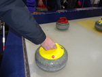 Zkuste si potěžkat kámen na curling