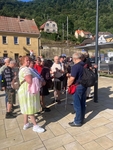 Foto členů před nástupem do lodi Foto členů před nástupem do lodi