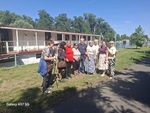 Společné foto několika členů před lodí v Roudnici nad Labem Společné foto několika členů před lodí v Roudnici nad Labem