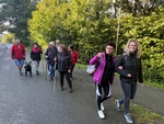 Cestou průvodci popisovali okolí Cestou průvodci popisovali okolí