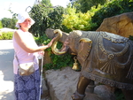 hmatová prohlídka slona indického, bohužel z kovu :-(