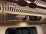 Reklama na Bílou pastelku v metru