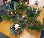 Na obrázku naše výrobky, šest svícínků stojících na stole. Na obrázku naše výrobky, šest svícínků stojících na stole.