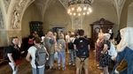 V jednom ze sálů zámku V jednom ze sálů zámku
