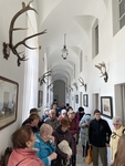 Skupina členů SONS při komentované prohlídce zámku Skupina členů SONS při komentované prohlídce zámku