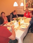 9 Členové SONS v restauraci Wjelbig pojídají polévku z Budyšínské hořčice
