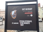 Na fotografii je úvodní plakát k výstavě - představení výstavy.