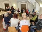 Společné foto při povídání o tradicích a pečení jidášů.