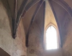 Na fotografii je původní gotické okno