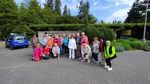 Účastníci výletu před vchodem do arboreta Účastníci výletu před vchodem do arboreta
